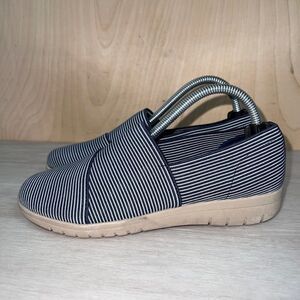 YUU Bevel Blue/White Stripe Elastic Slip-on NWOT Women's 5.5